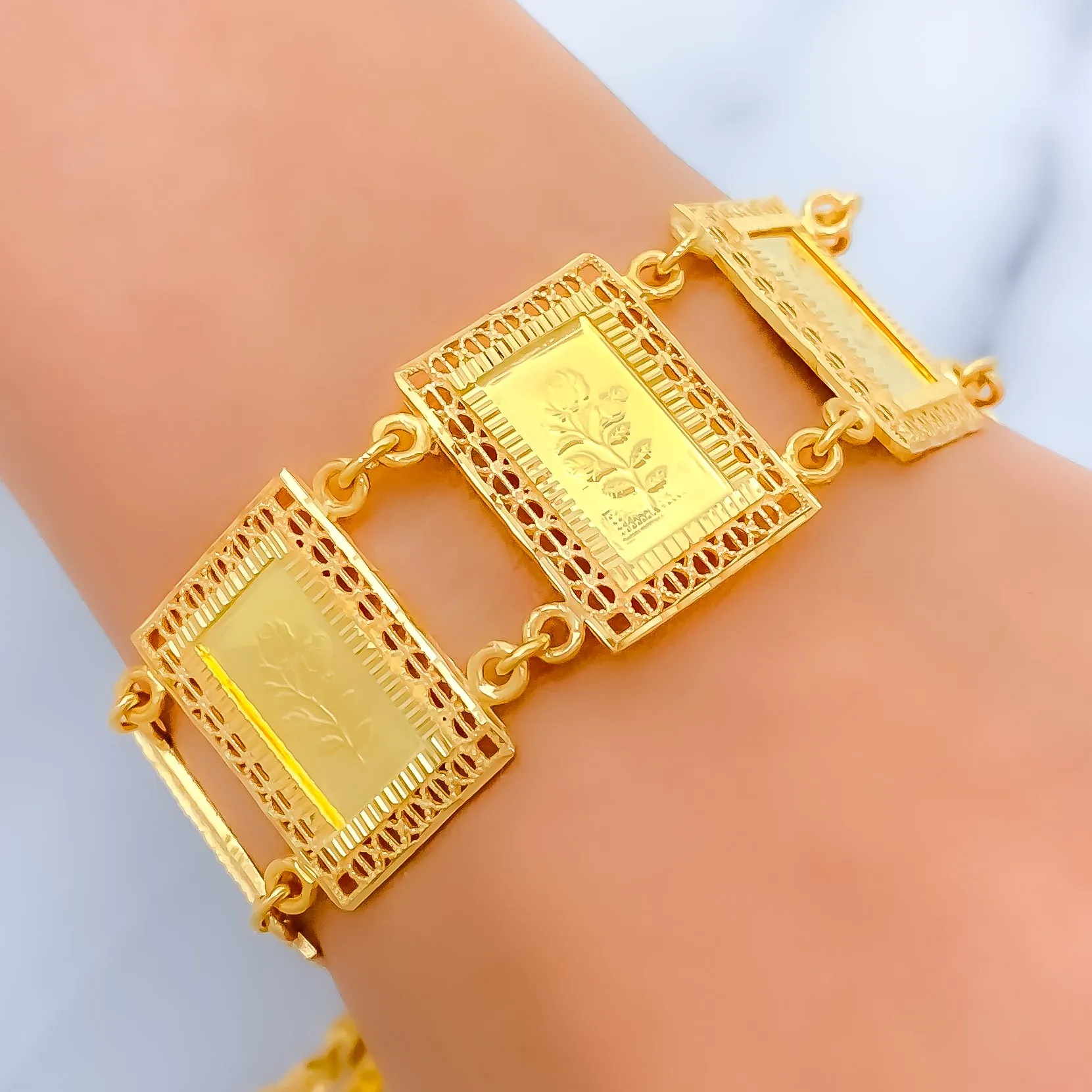 Beautiful Engraved 21k Gold Bracelet w/ Hanging Charm