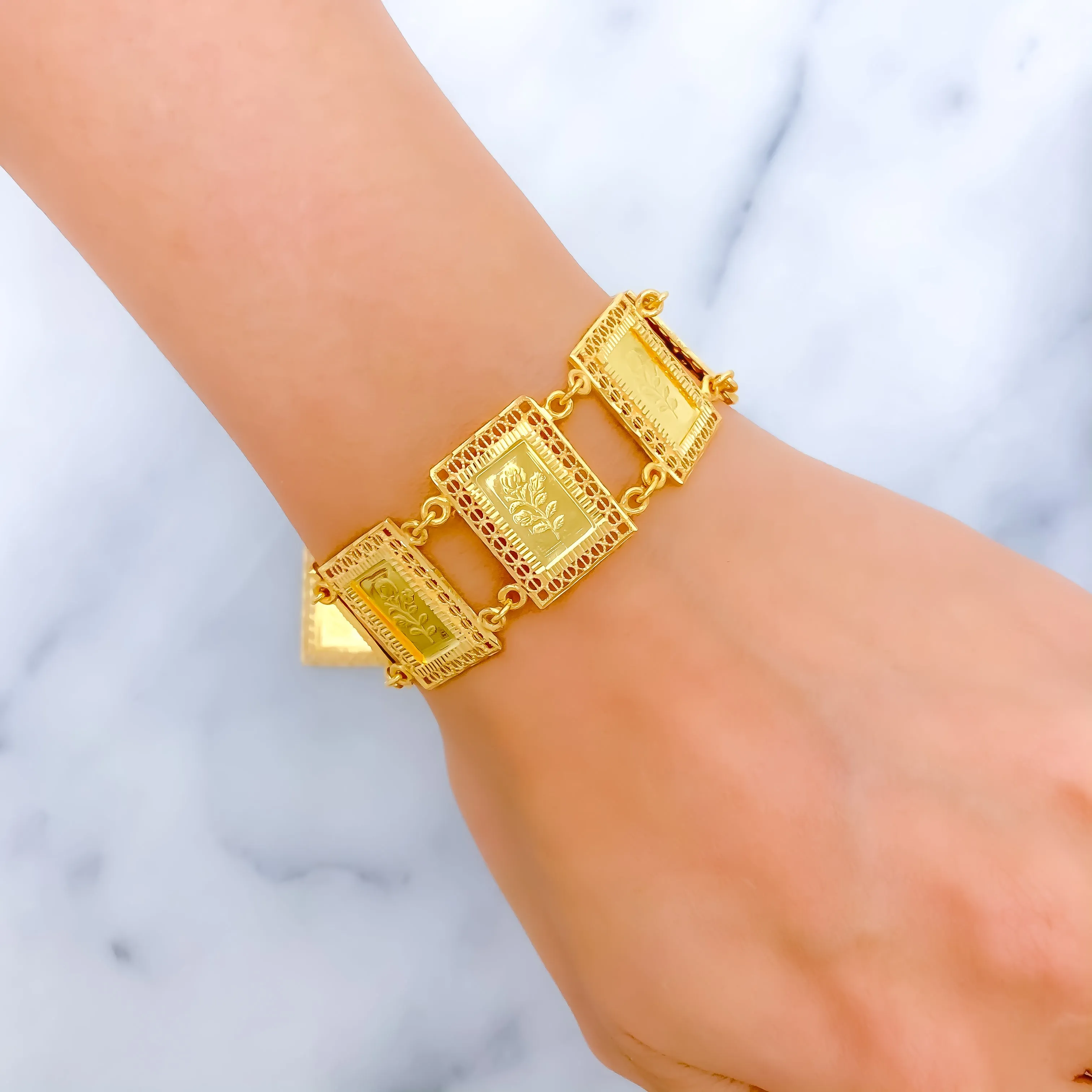 Beautiful Engraved 21k Gold Bracelet w/ Hanging Charm