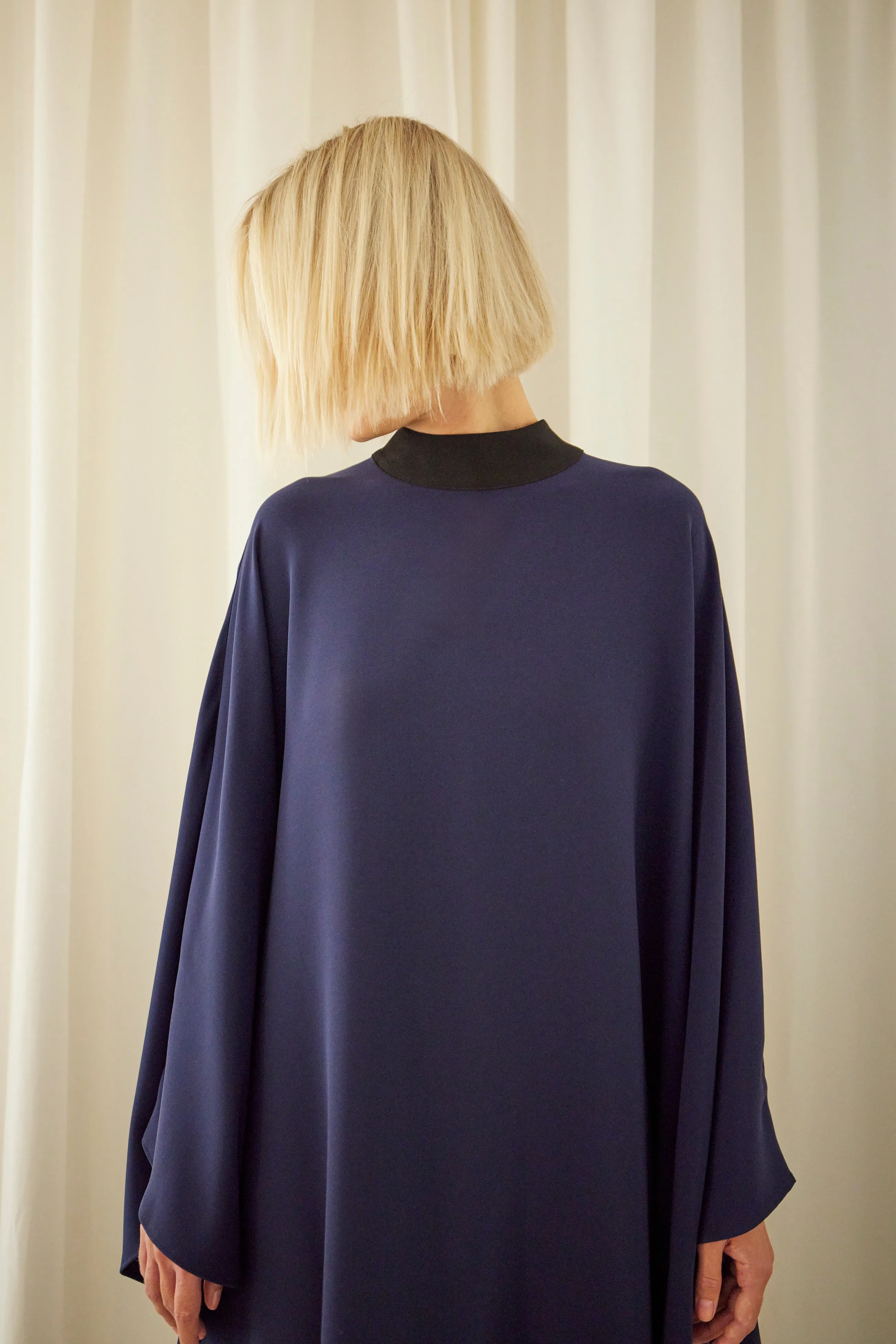 DRESS "BELLA" IN NAVY WITH BLACK NECKLINE