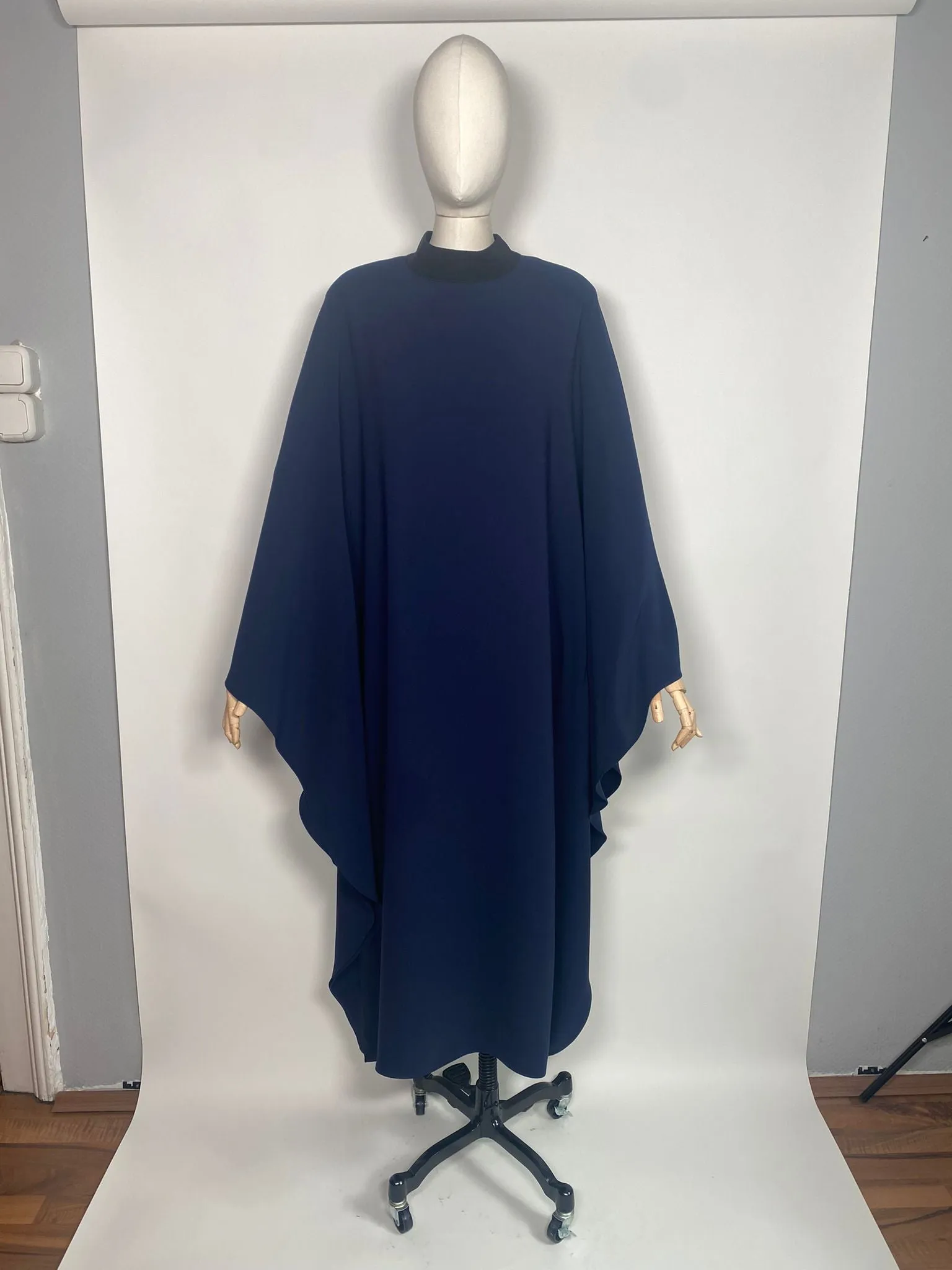 DRESS "BELLA" IN NAVY WITH BLACK NECKLINE