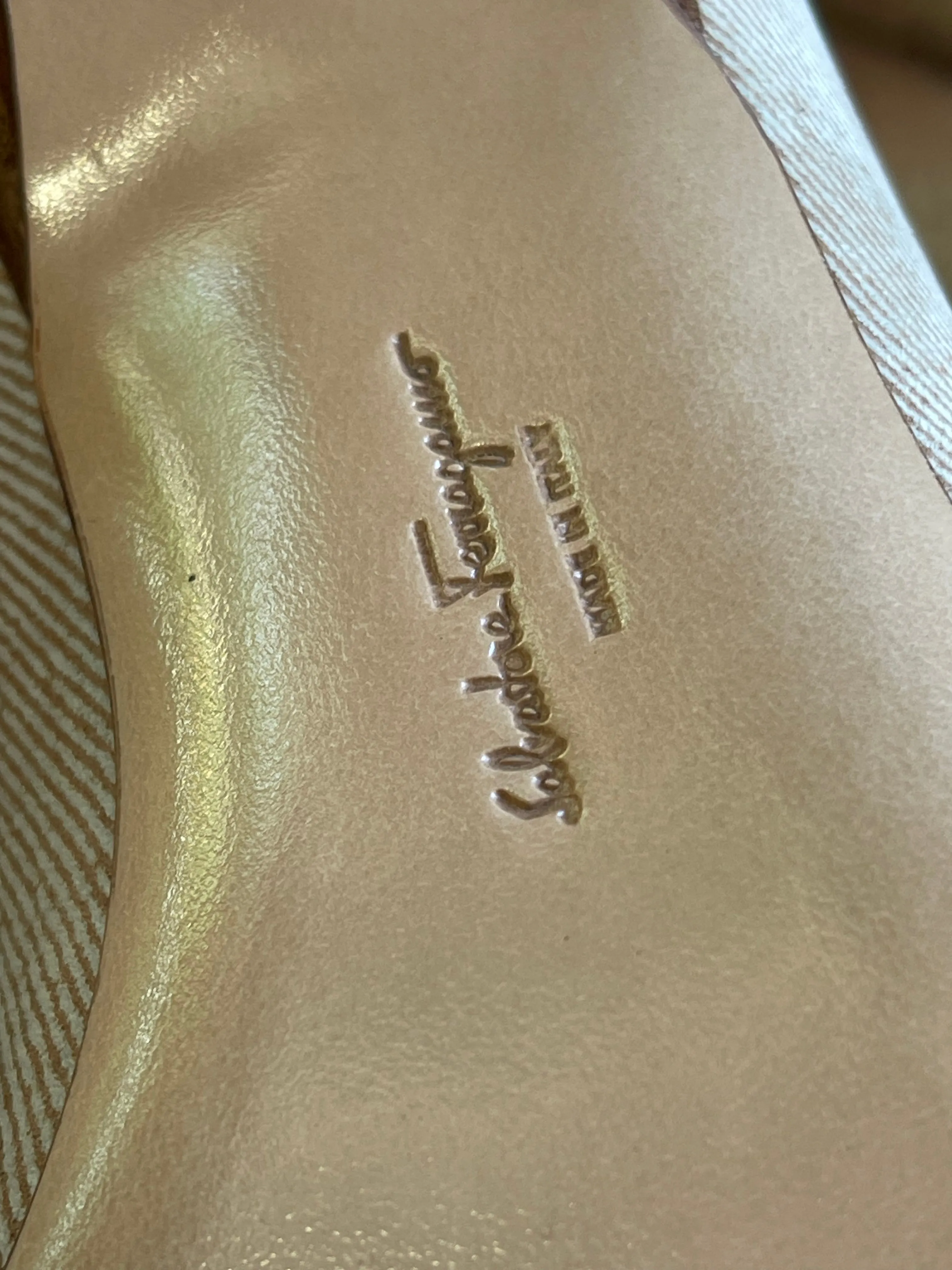 SALVATORE FERRAGAMO Beige Pointed Kitten Heels Sz 10