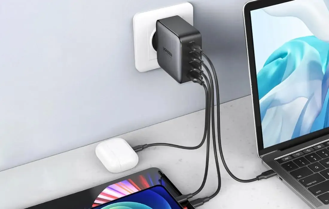 UGREEN 100W 4 Ports USB C GaN PD Charger With PPS Supports 20W USB C Compatible with MacBook Pro, iPhone 13 Pro, iPhone 12, iPad Pro, Dell XPS 15, S21 - Indian Plug (15254)